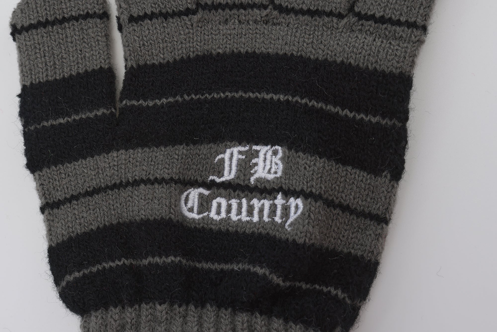 FB County Charlie Brown Knitted Gloves