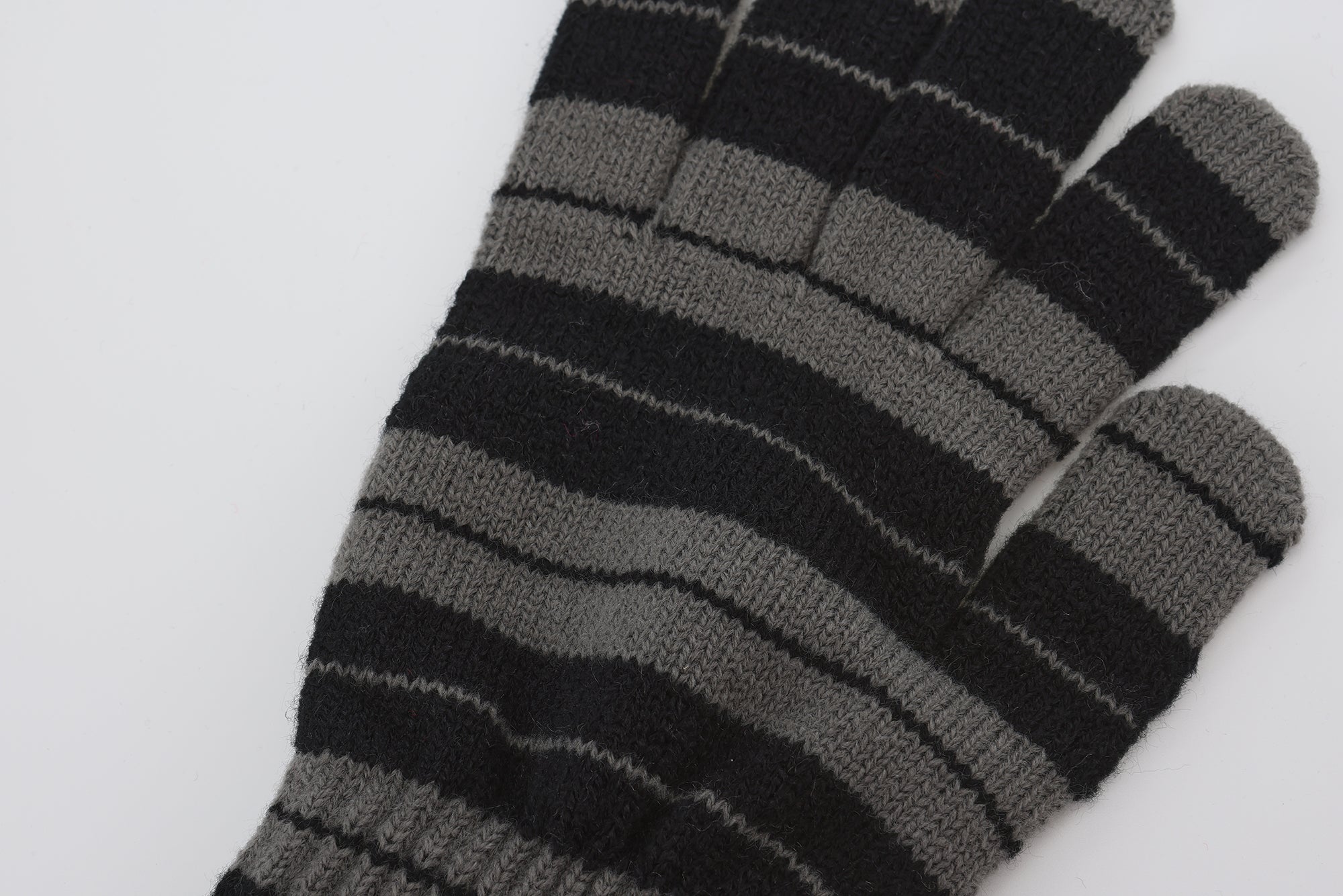 FB County Charlie Brown Knitted Gloves