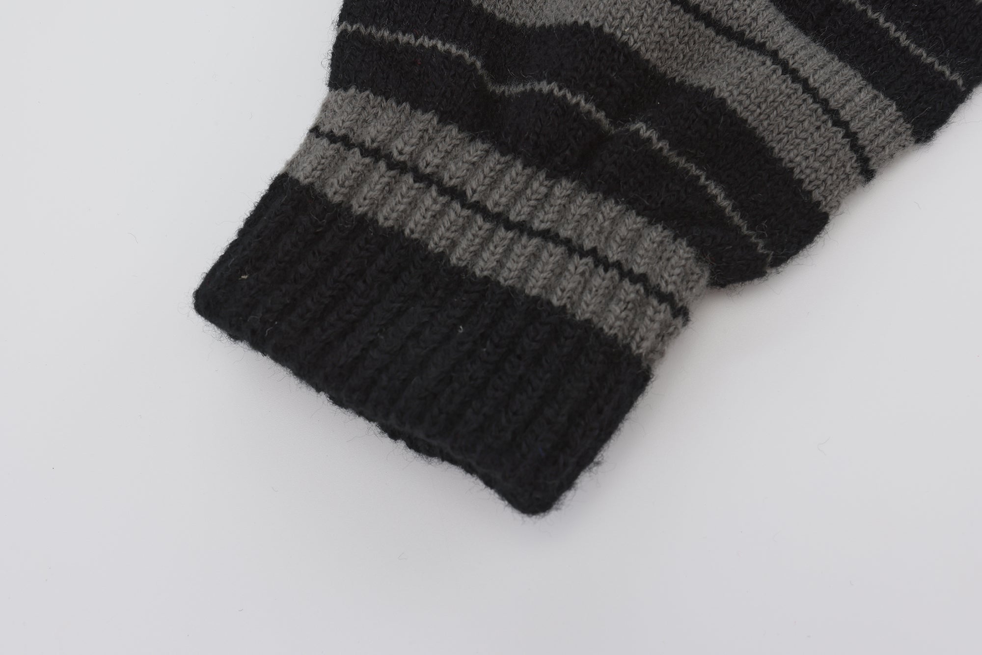 FB County Charlie Brown Knitted Gloves